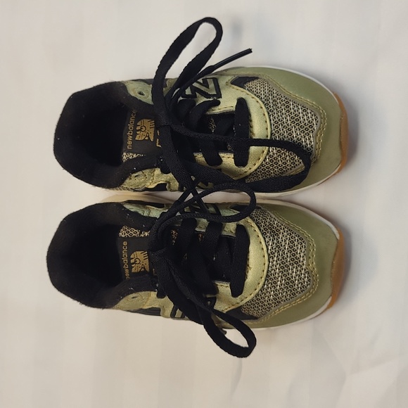 New Balance Gold and Black Baby Shoe's - Picture 2 of 11